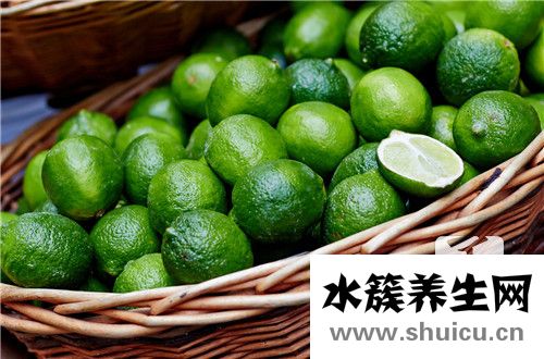 喝柠檬水