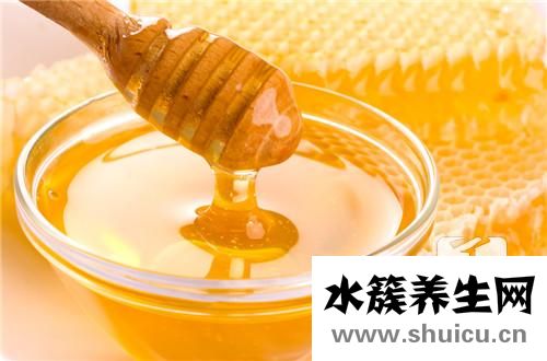 蜂蜜冲茶