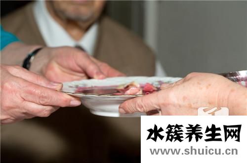 月子里炖鸽子汤的做法