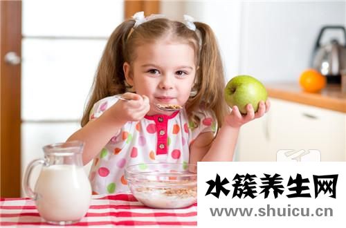 宝宝学饮杯