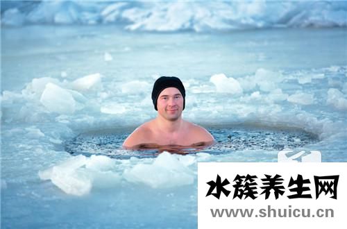 蛙泳姿势