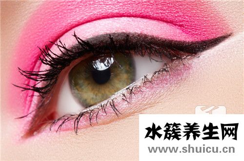 女人右下眼皮跳的预兆是什么