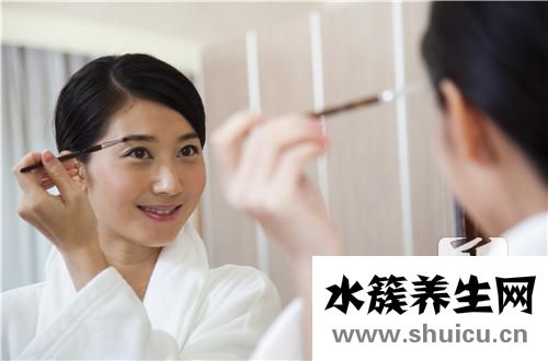 眉毛连在一起