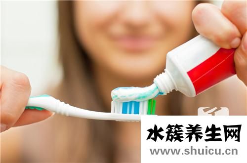 牙膏去黑头
