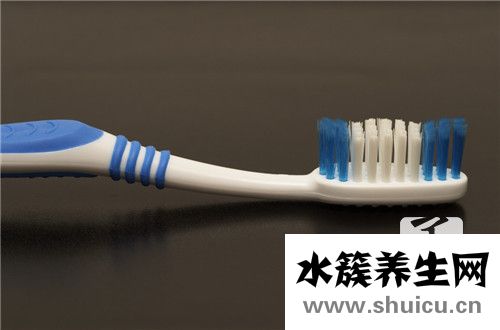 牙膏去黑头