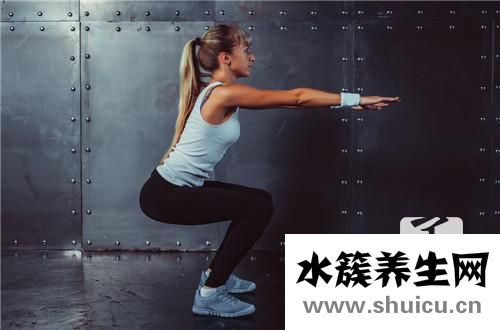 徒手深蹲