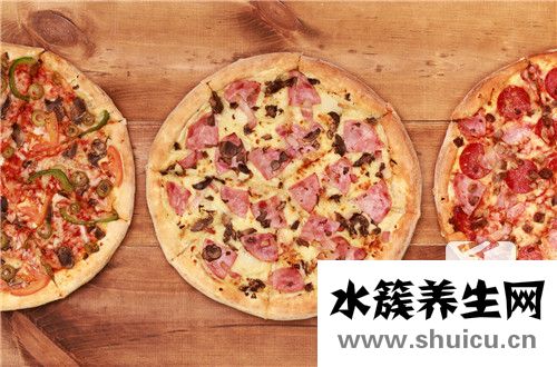烤箱热披萨