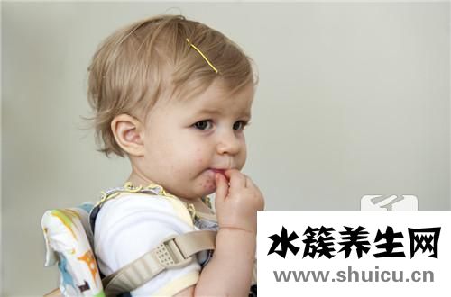 小孩手掌发红红点图片
