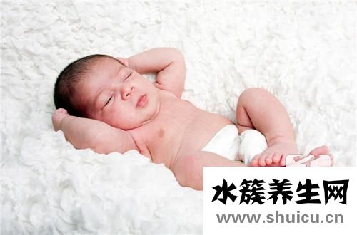 新生儿嗜睡不醒不吃奶是怎么回事？