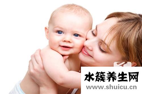 宝宝几岁训练自己吃饭 宝宝多大可以训练自己吃饭