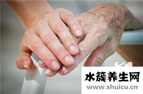 手指痛风症状