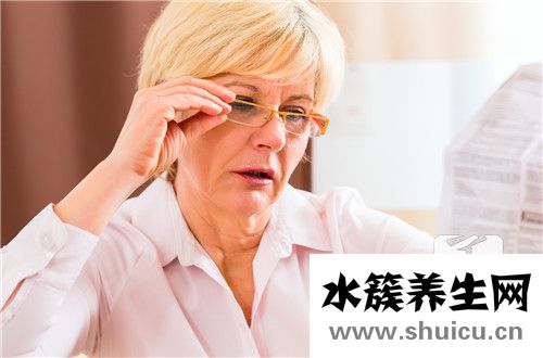 眼睛下面一粒粒像鸡皮怎么回事？