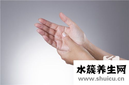 手上倒刺多是什么原因 手上经常长倒刺是什么原因啊？