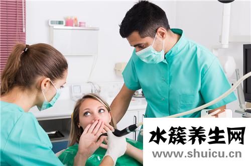 牙齿掉了一块