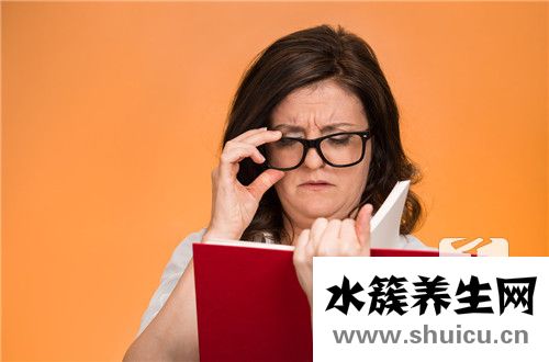 带眼镜头晕