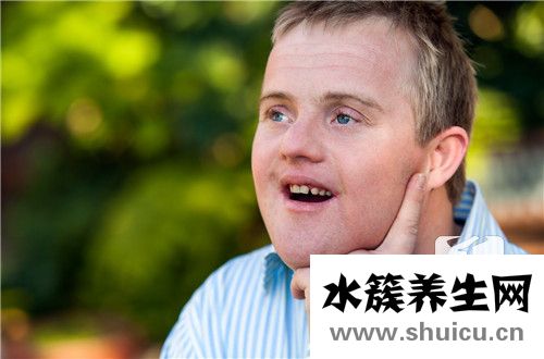 仰头抬颏法