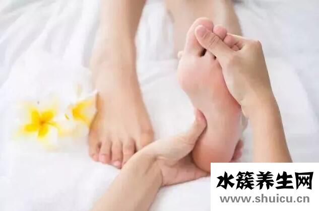 按摩脚底有哪些功效？两大脚底按摩手法推荐