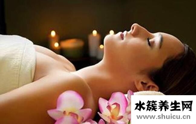 乳房上长黑色的斑点是什么原因