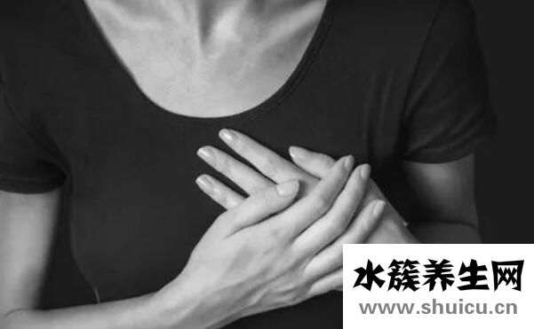 乳房上长黑色的斑点是什么原因