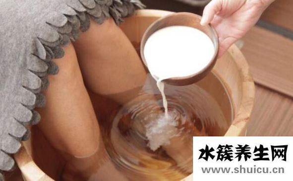牛奶怎么泡脚？牛奶泡脚的功效与作用