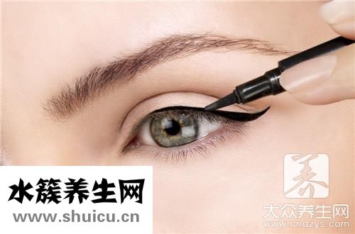 眼睛有点黄