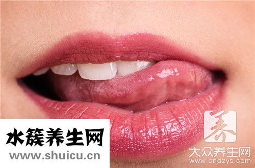 嘴唇边上长痘痘