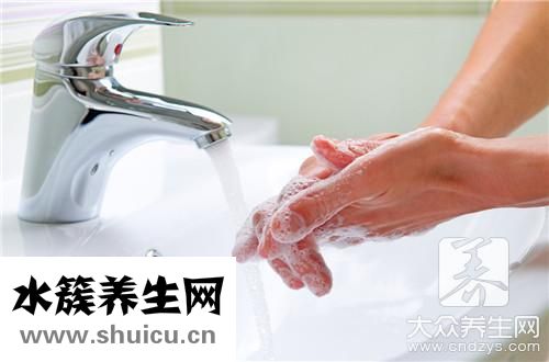 银镯子变黑是身体有病