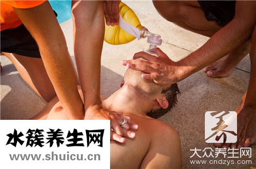 左胸下面疼