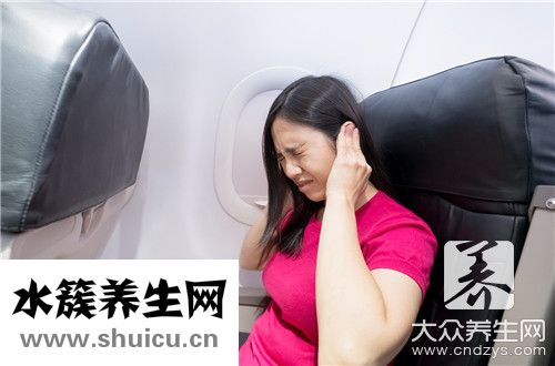 打嗝耳朵疼