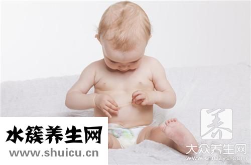 小孩身上起红疹子怎么回事？宝宝身上起红疹子了