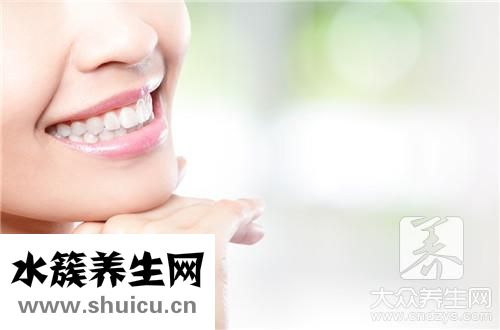嘴唇有白斑