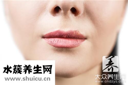 嘴唇周围红肿紧绷发痒