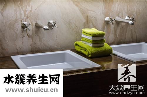 地板砖上污渍去除