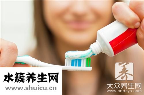 鞋边胶圈黄了变白