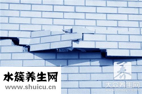 墙纸上的污渍怎么去除 墙纸上的黑污渍怎么去除