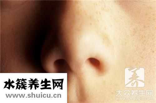 鼻梁骨歪了