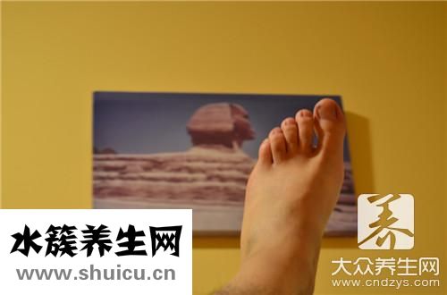 大拇指甲有横纹