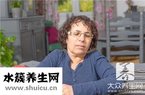 拉稀还便血是怎么回事？拉稀,还有点便血是怎么回事
