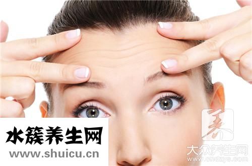 用牙膏去除抬头纹