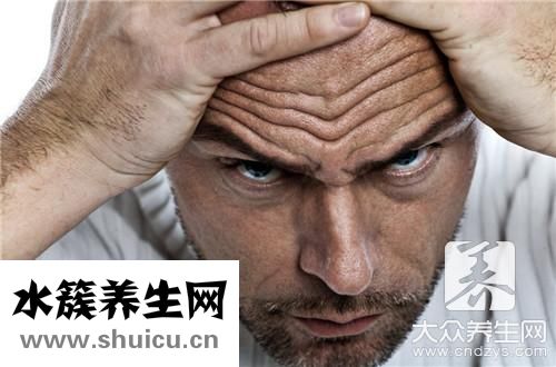用牙膏去除抬头纹