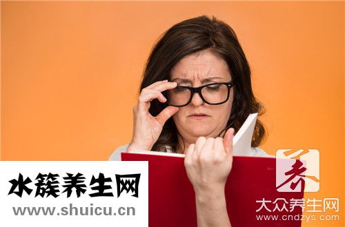戴眼镜眼睛变形