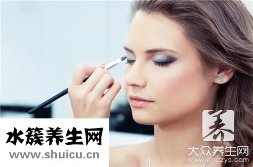 用护肤品过敏办