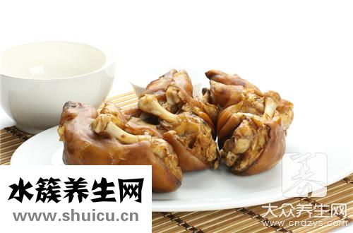 玉米炖猪蹄