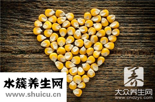 剥玉米
