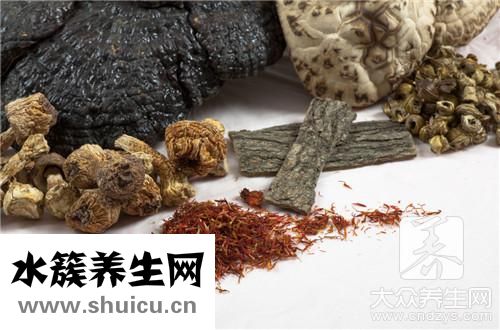 茯苓白术泡水喝了年