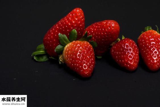 草莓要用盐水泡吗（草莓泡水为什么用盐水泡）