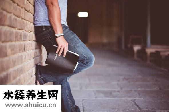 膝盖后面的腿窝筋痛