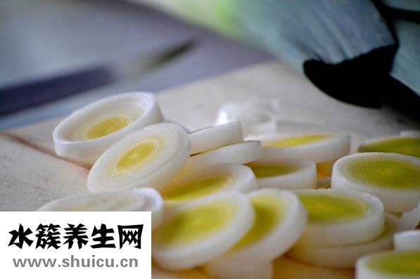 西红柿金针菇汤