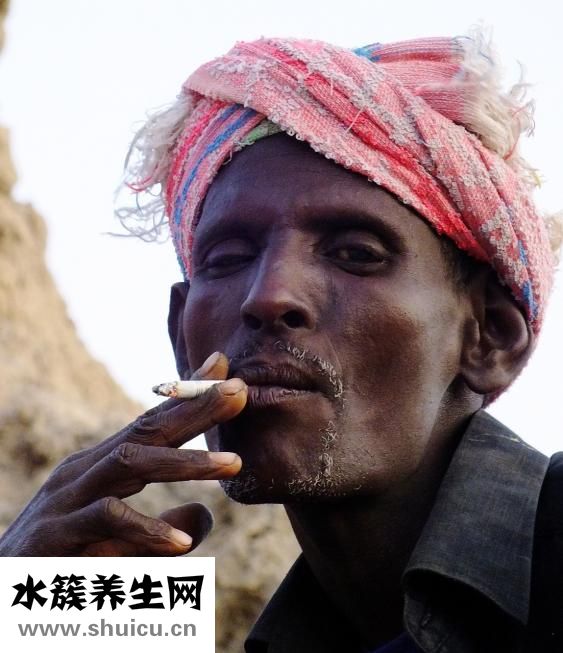怎样治灰指甲