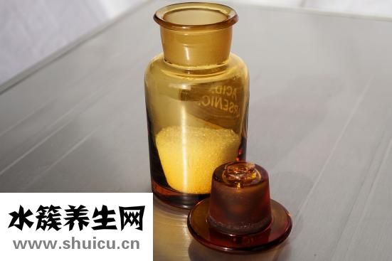 手腕上突然鼓个包